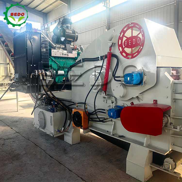 700x400mm Inlet อัตโนมัติ 2pcs ใบมีดไม้ Chipping เครื่องประเภทกลองอุตสาหกรรม Shredder อุปกรณ์