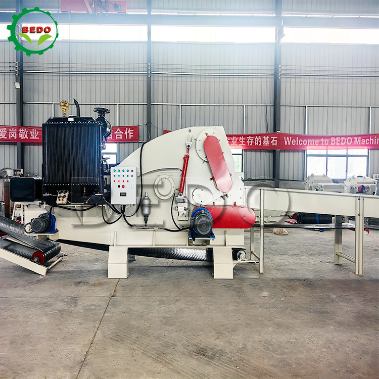 235HP มอเตอร์ไฮดรอลิกฟีดสายพานลำเลียงกลองเครื่อง Chipper ไม้ การประมวลผลทางอุตสาหกรรมที่ผ่านการรับรอง CE