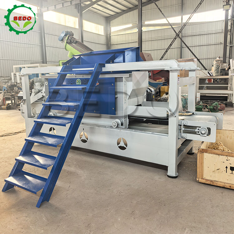 เครื่องทำขี้เลื่อยไม้เพลาหลักคู่ 7.5kw ความจุ 400 กก./ชม. อุปกรณ์เหล็กคาร์บอน