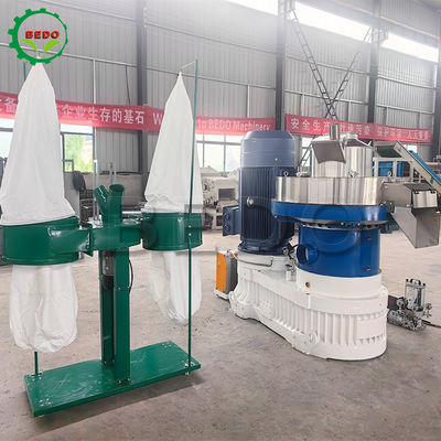 1500-2000kg/h ความจุ เครื่องบดเมลเล็ตไม้ 0.15kw แจร์ปั๊มพลังงาน ZQ500 Reducer