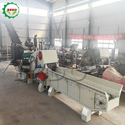 As Customer's Request Wood Chipper Machine with Hydraulic Motor Feed Conveyor Length and CE Certificate เครื่องขัดไม้ด้วยยนต์ไฮดรอลิก ความยาวและการรับรอง CE