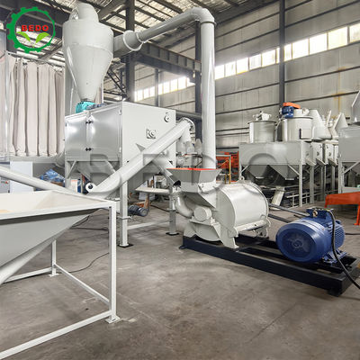 เครื่องบดผงไม้ แรงดันไฟฟ้า 380V อุณหภูมิปกติ และขนาดตาข่ายตามความต้องการของลูกค้า