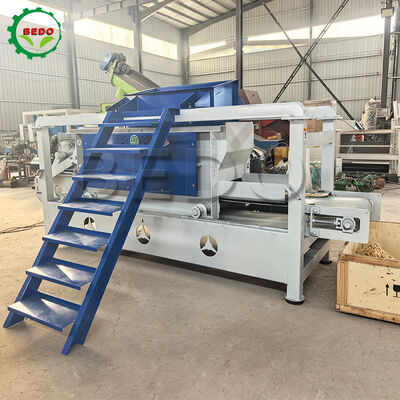 เครื่องทำขี้เลื่อยไม้เพลาหลักคู่ 7.5kw ความจุ 400 กก./ชม. อุปกรณ์เหล็กคาร์บอน